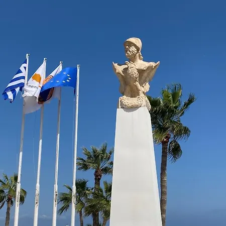 Alex 31 * לרנקה